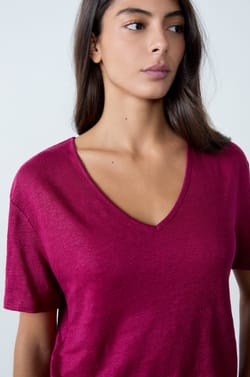 Linen V-neck T-shirt;${refinementColor}