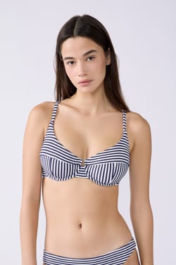 Top de bikini con copas en forma de cesta a rayas;${refinementColor}