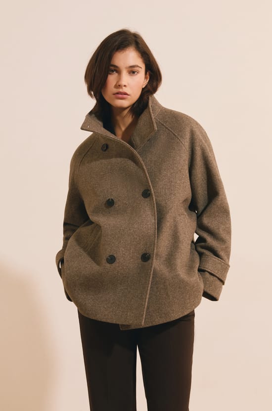 Manteau court avec laine &agrave; col montant;${refinementColor}