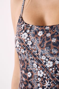 Printed one-piece swimsuit;${refinementColor}