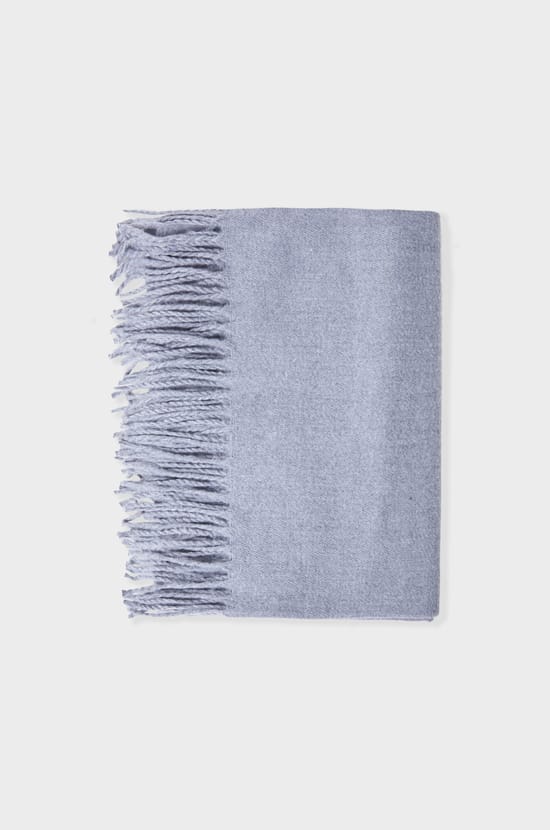 Scarf with fringes;${refinementColor}