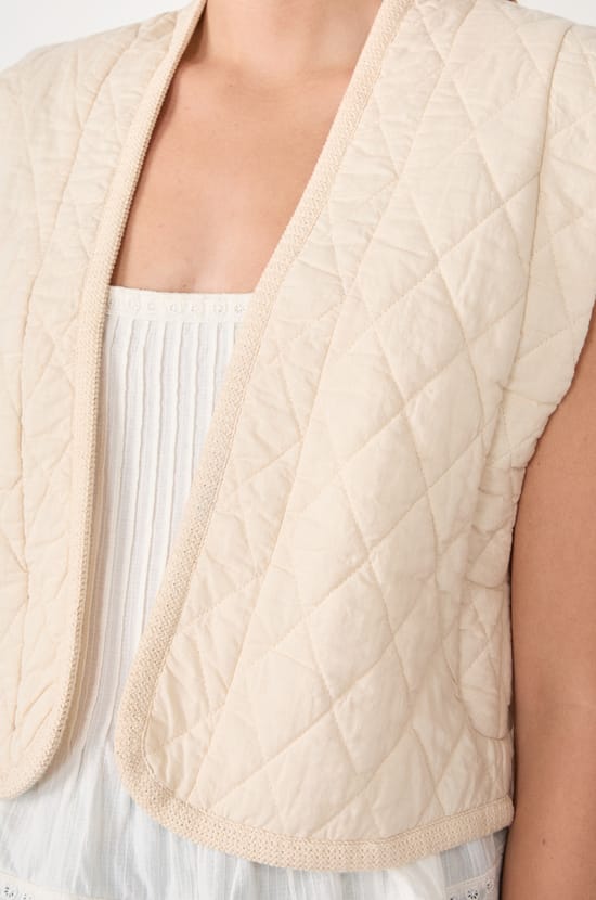 Sleeveless quilted cotton jacket;${refinementColor}