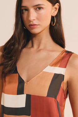 Top &agrave; imprim&eacute; g&eacute;om&eacute;trique;${refinementColor}