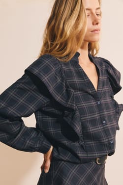 Chemise volant&eacute;e &agrave; carreaux;${refinementColor}