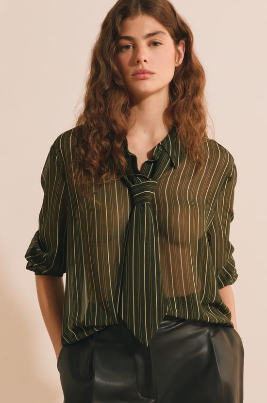 Chemise tranparente &agrave; rayures et col cravate;${refinementColor}