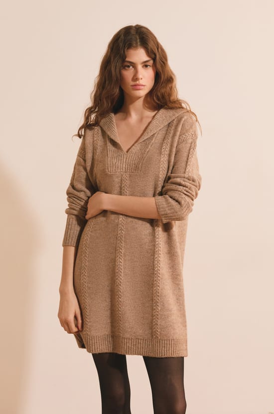Robe courte col V avec laine;${refinementColor}