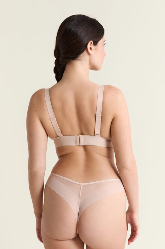 Wireless triangle bra in mesh;${refinementColor}