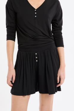  Pantalón corto de pijama liso;${refinementColor}