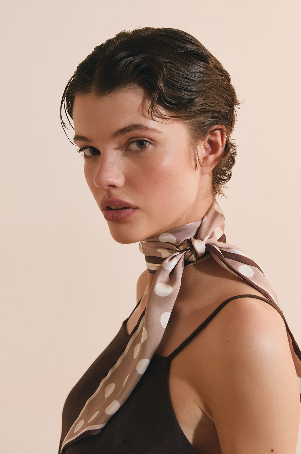 Foulard &agrave; pois;${refinementColor}