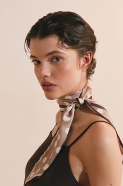Foulard &agrave; pois;${refinementColor}