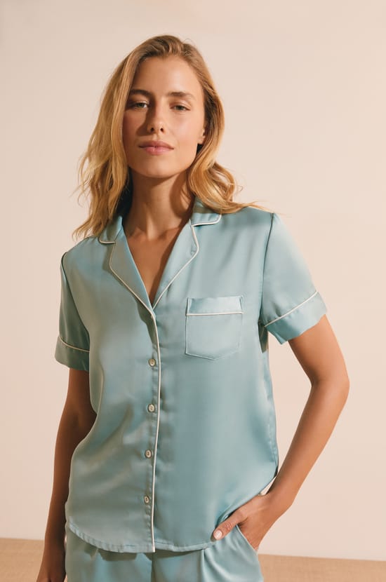 Chemise de nuit manches courtes satin&eacute;e;${refinementColor}