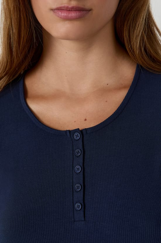 Long-sleeved T-shirt with buttons;${refinementColor}