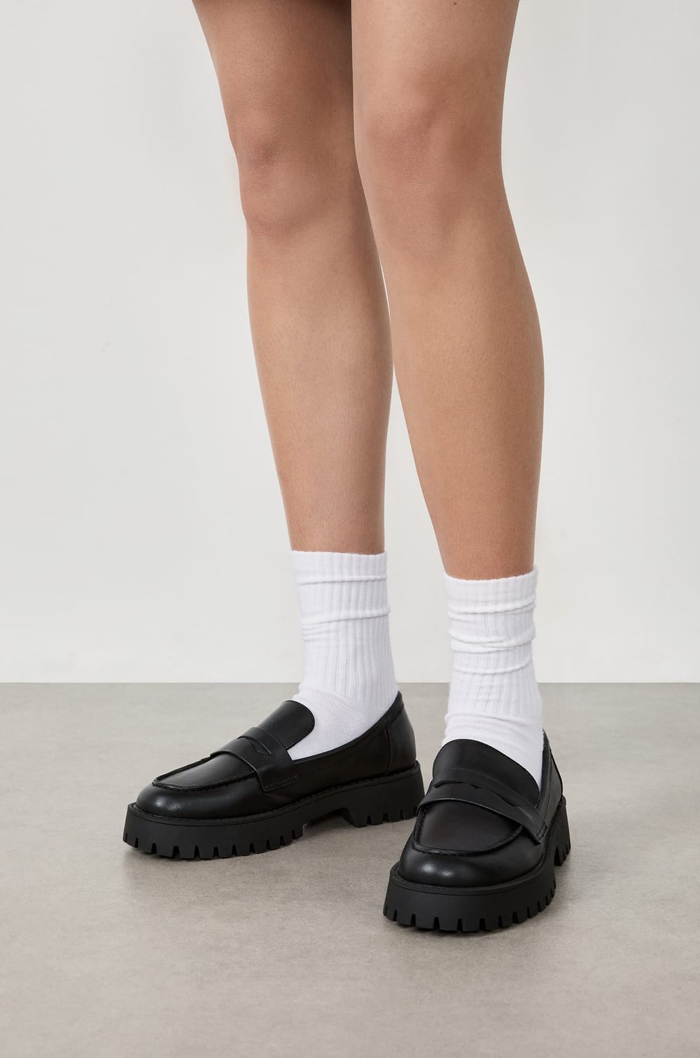Leather loafers;${refinementColor}
