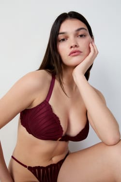 Bra N.5 - The Lightly Lined Plunge with Jewellery Details;${refinementColor}