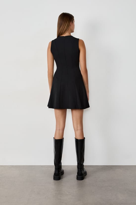 Robe courte sans manches;${refinementColor}