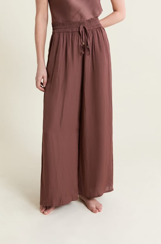 Pantalon satin&eacute; coupe large;${refinementColor}