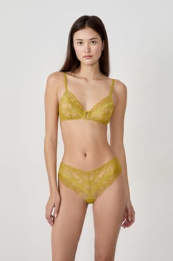 Soutien gorge triangle sans armatures en dentelle;${refinementColor}