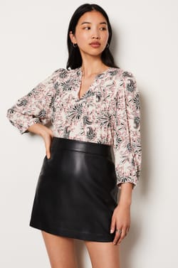 Short faux leather skirt;${refinementColor}