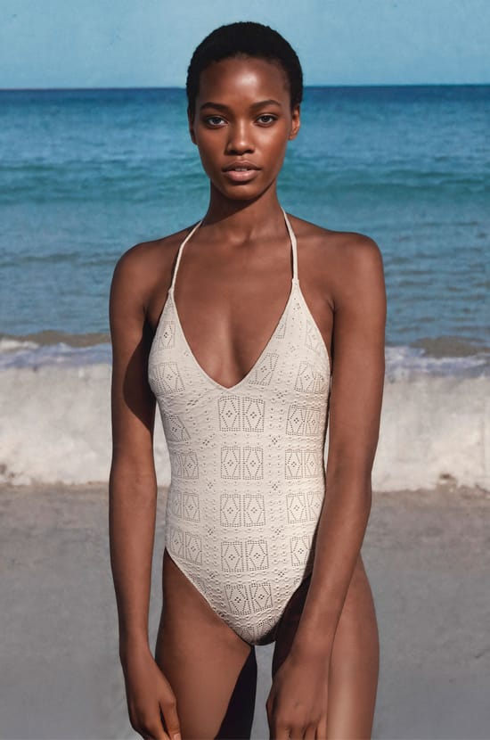 Maillot de bain 1 pi&egrave;ce brod&eacute;;${refinementColor}