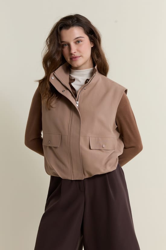 Sleeveless High Neck Jacket;${refinementColor}