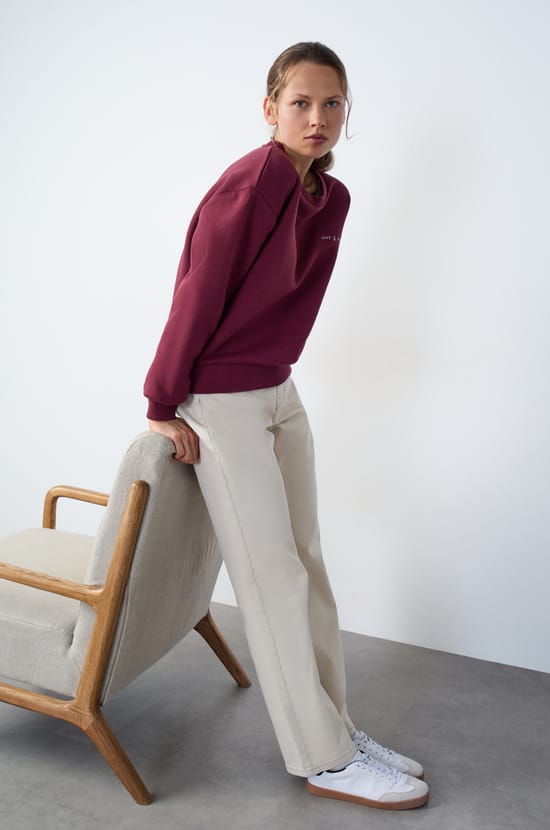 Straight cut jeans;${refinementColor}