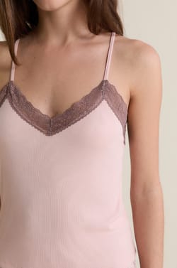 Caraco avec d&eacute;tails dentelle;${refinementColor}