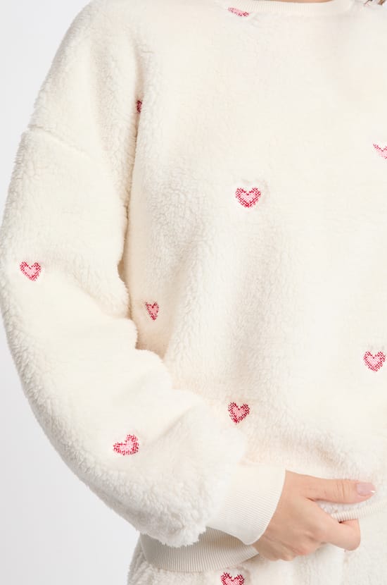 Sweatshirt à motifs coeurs effet polaire;${refinementColor}