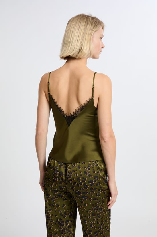 Caraco satiné avec dentelle;${refinementColor}