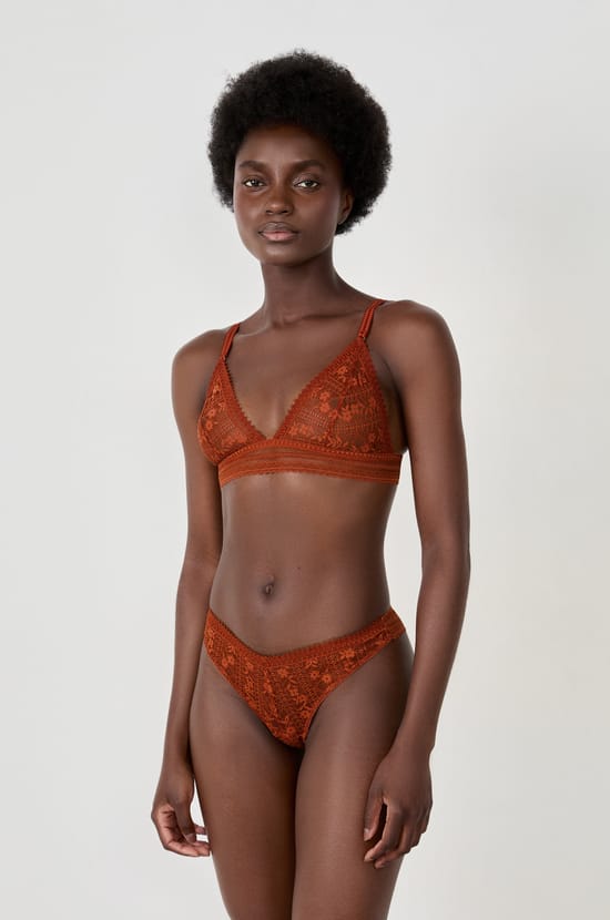 Wireless Lace Triangle Bra;${refinementColor}