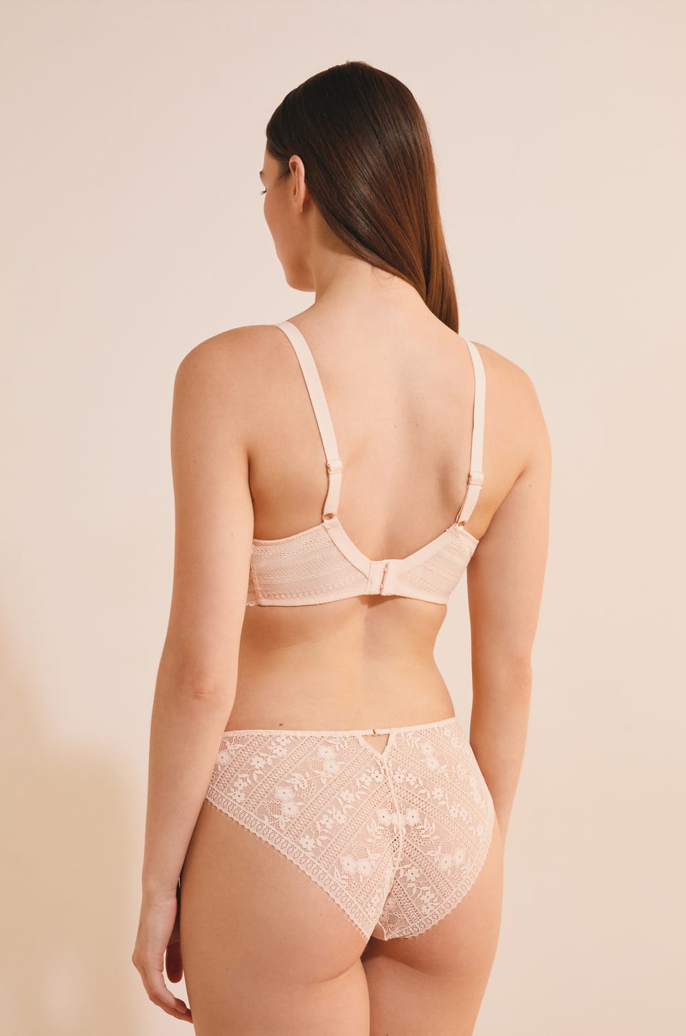 Soutien-gorge minimizer;${refinementColor}