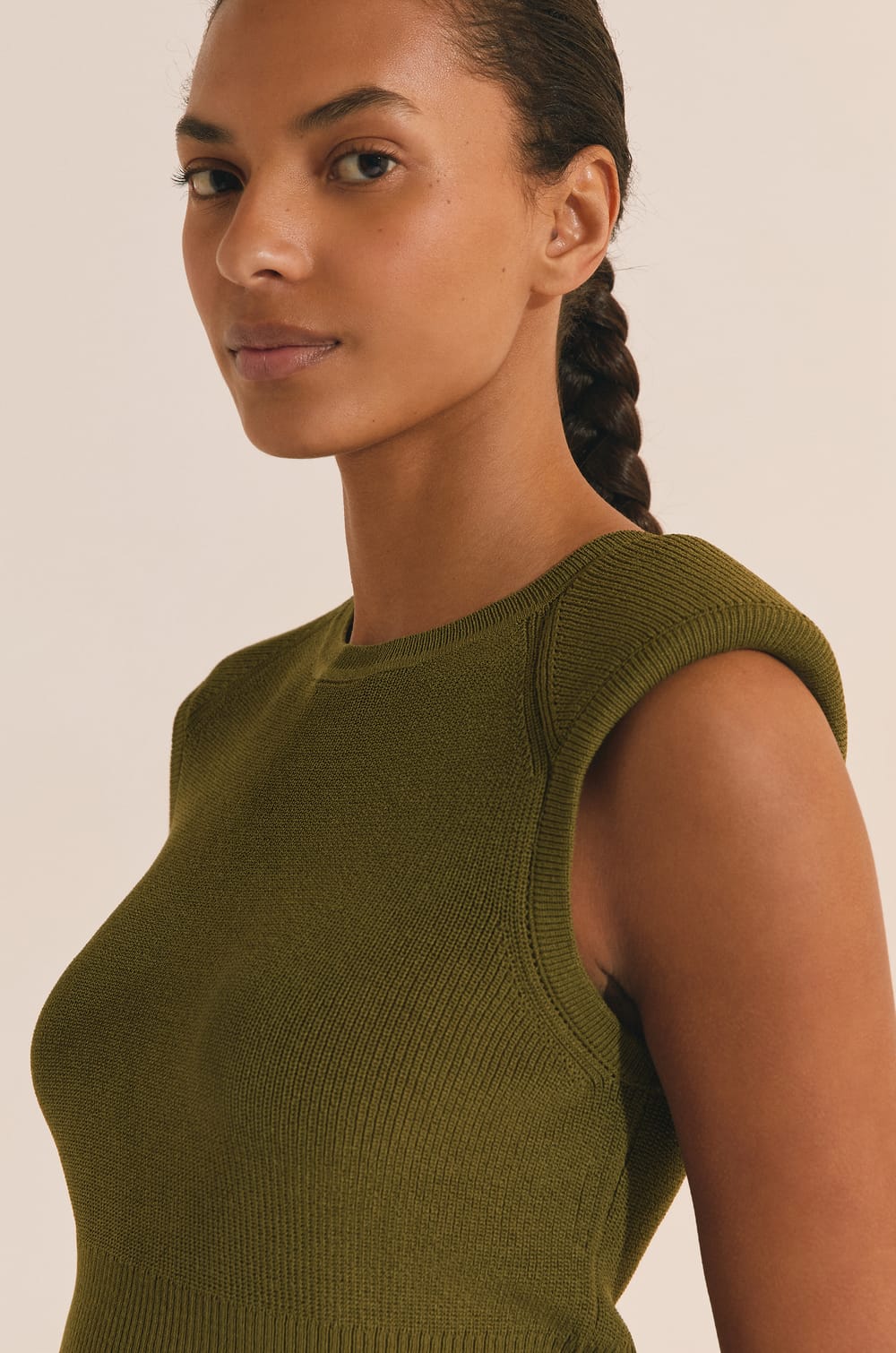 Pull sans manches en maille fine;${refinementColor}