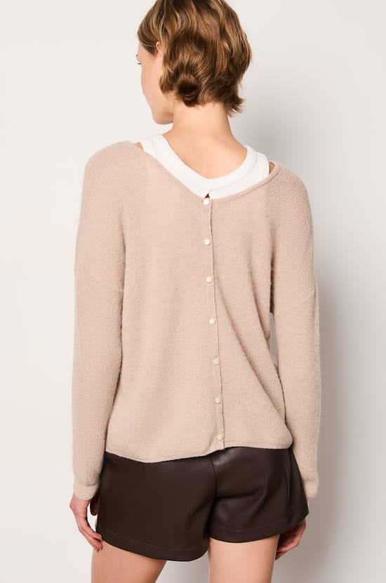 Gilet boutonné au dos;${refinementColor}