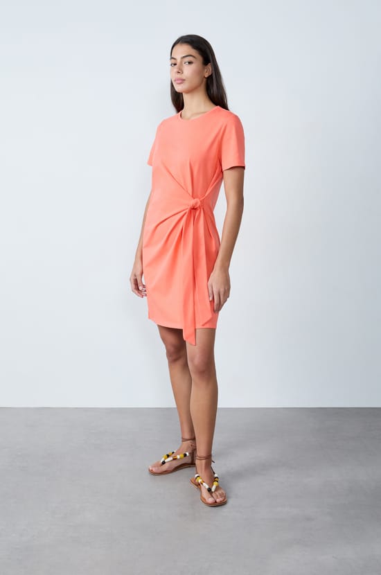 Robe courte fluide;${refinementColor}