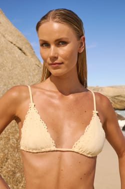 Haut de maillot de bain triangle brod&eacute; avec pads amovibles;${refinementColor}