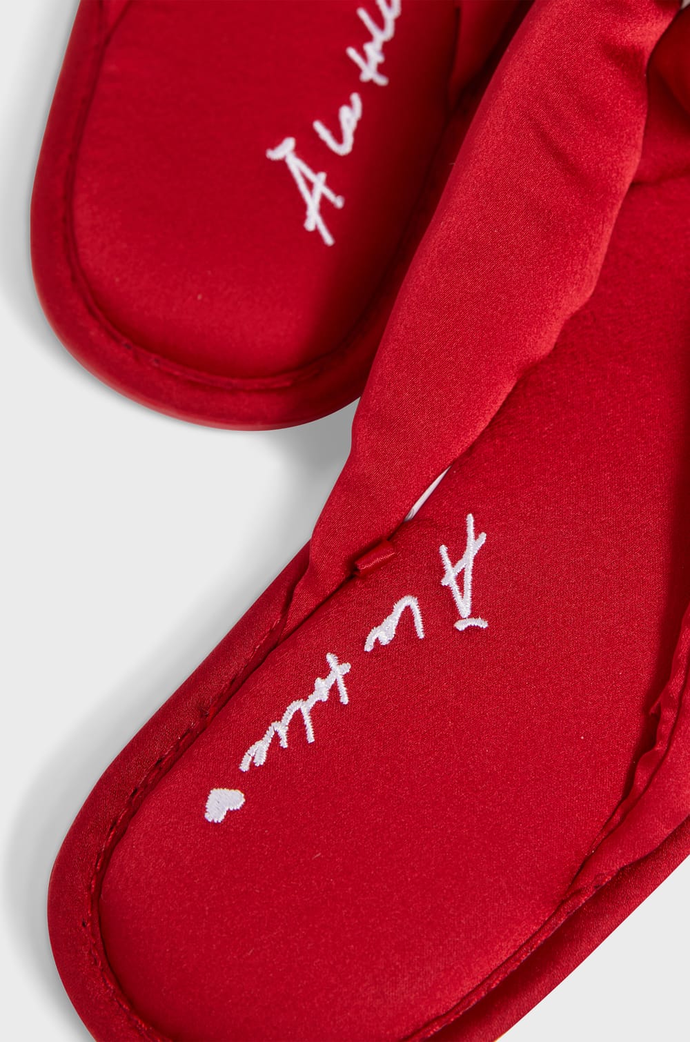 Flip-Flop Slippers;${refinementColor}