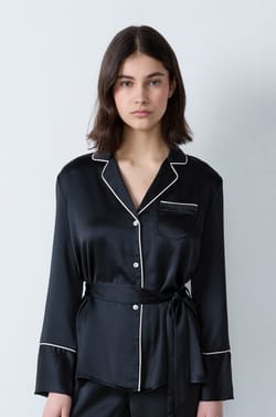 Camisa de pijama satinada con lazada;${refinementColor}