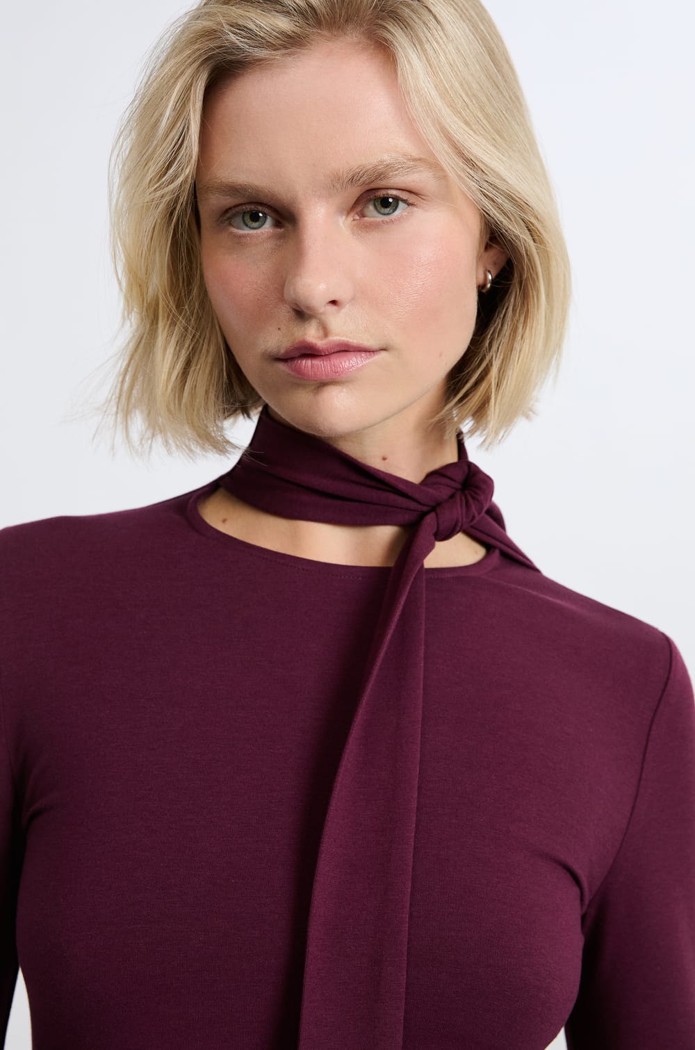 Camiseta de manga larga con cuello con lazada de algod&oacute;n;${refinementColor}