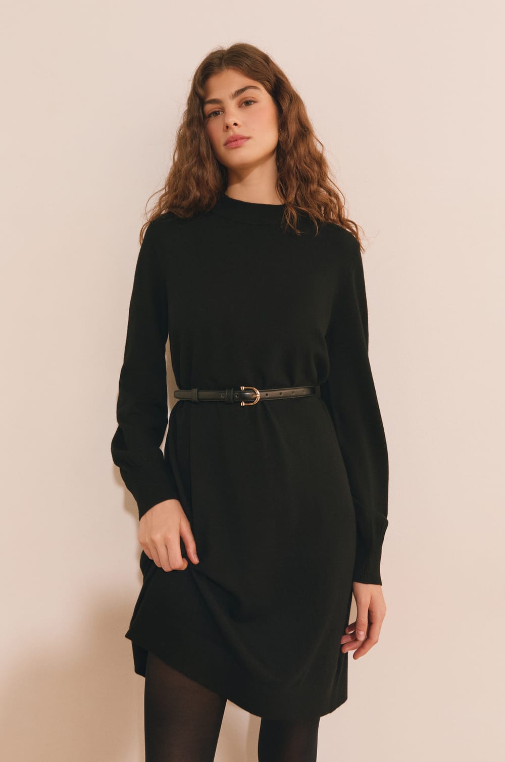 Robe courte manches longues;${refinementColor}