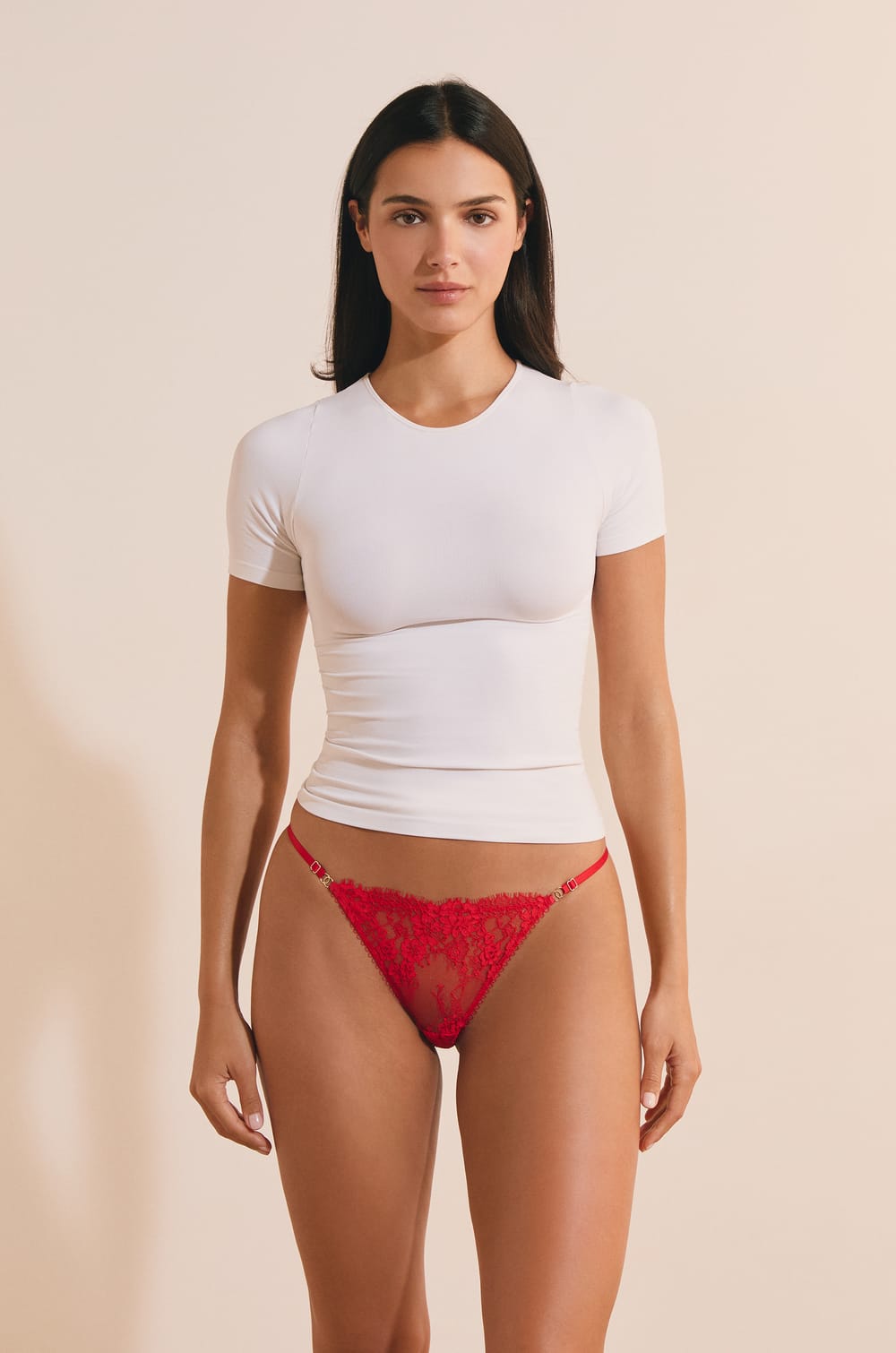 Tanga en dentelle;${refinementColor}