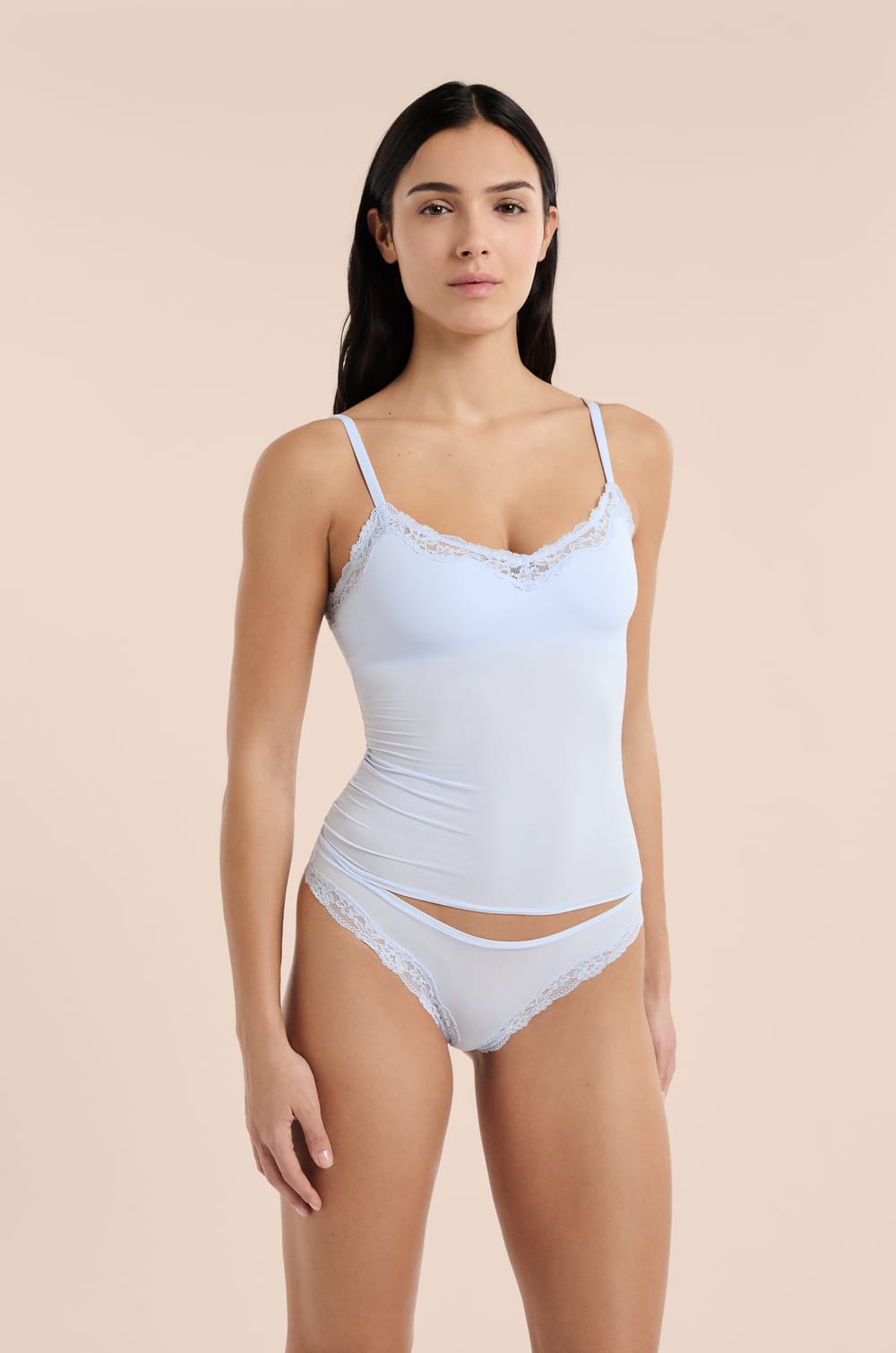 Stringi z mikrofibry i koronki;${refinementColor}