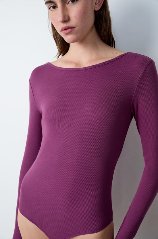Body met blote rug;${refinementColor}