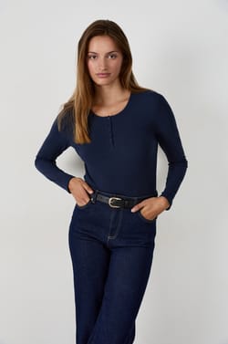 Long-sleeved T-shirt with buttons;${refinementColor}