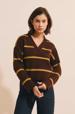 Pull ray&eacute; &agrave; manches longues avec col polo;${refinementColor}