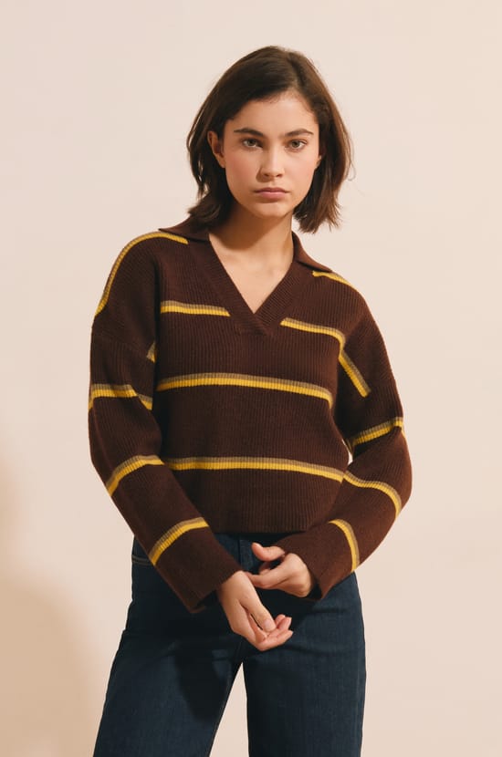 Pull ray&eacute; &agrave; manches longues avec col polo;${refinementColor}