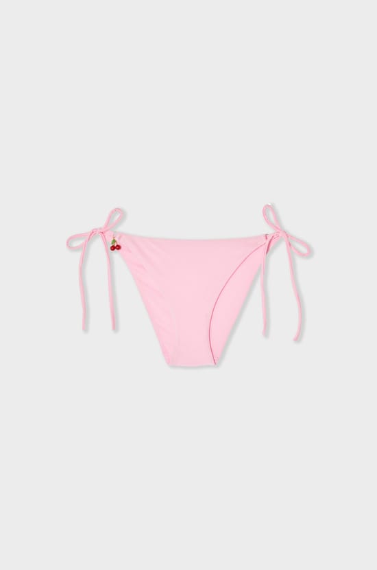 Braga de bikini satinada con lazada y charm;${refinementColor}