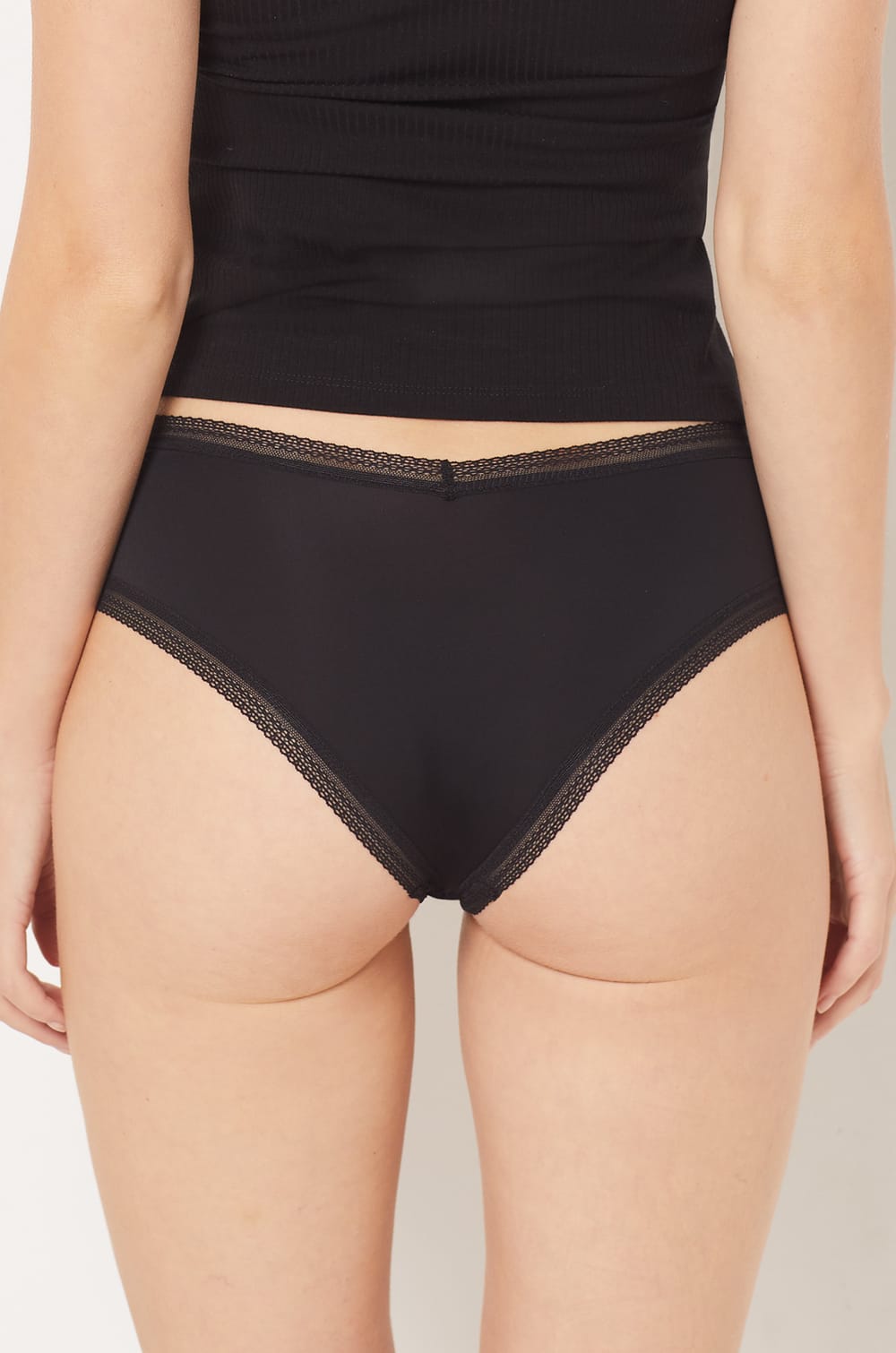 Shorty V-shape en microfibre et dentelle;${refinementColor}