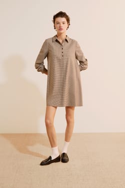 Robe courte &agrave; manches longues avec col polo;${refinementColor}