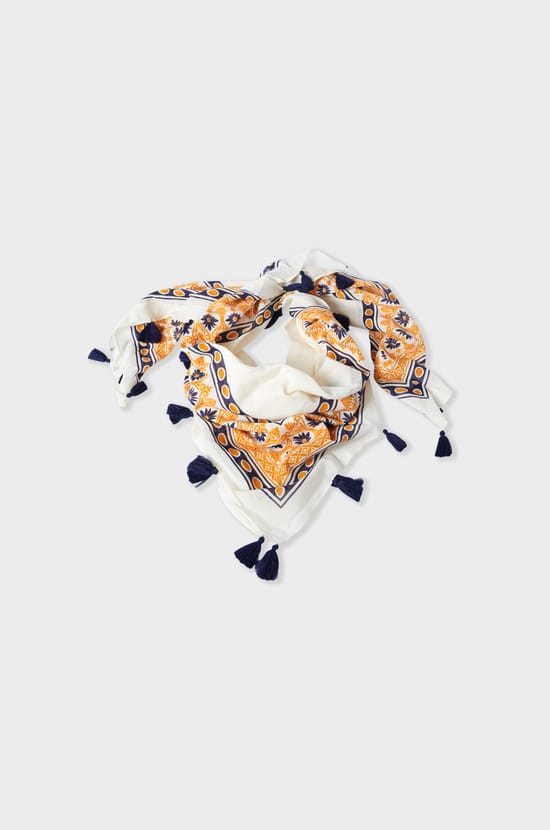 Cotton scarf with fringed patterns;${refinementColor}
