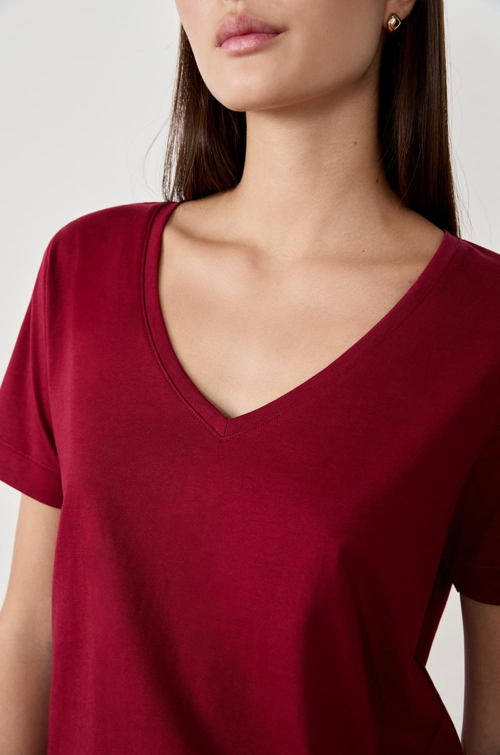 T-shirt en coton col V;${refinementColor}