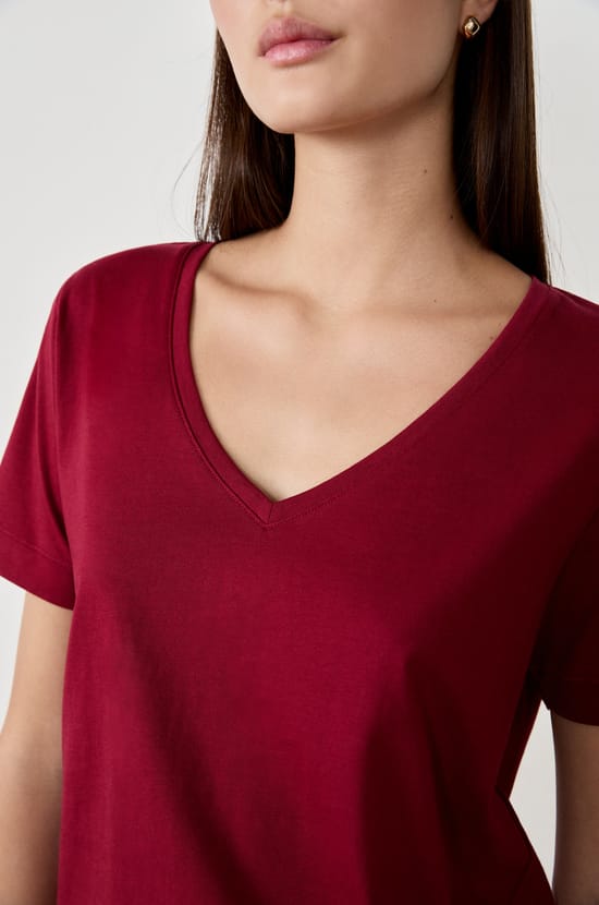 Cotton V-neck T-shirt;${refinementColor}